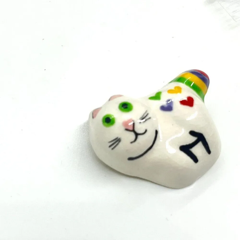 VINTAGE CAT BROOCH Ceramic Hand Painted Rainbow Hearts Folk Art Whimsical